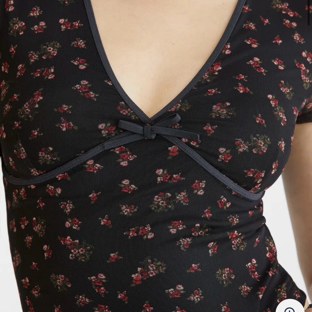 Aeropostale Floral Mesh V-Neck Crop Top Brand New With Tags - Picture 3 of 6
